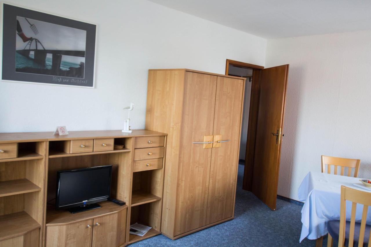 Ferienwohnungen-Neue-Tiefe-Wohnung-Kleiderbuegel Neue Tiefe Fehmarn Екстер'єр фото
