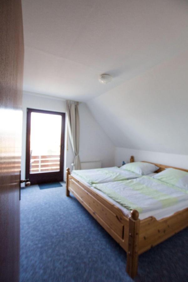 Ferienwohnungen-Neue-Tiefe-Wohnung-Kleiderbuegel Neue Tiefe Fehmarn Екстер'єр фото