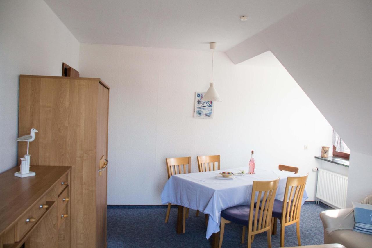 Ferienwohnungen-Neue-Tiefe-Wohnung-Kleiderbuegel Neue Tiefe Fehmarn Екстер'єр фото